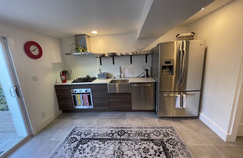 Fairlawn Appartement | Very stylish, family size unit, 2 bed 2.5 bath. Private front yard,unit entrance