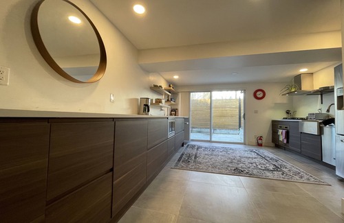 Fairlawn Appartement | Very stylish, family size unit, 2 bed 2.5 bath. Private front yard,unit entrance