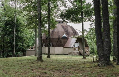 Flat Top Maison | Very unique and quaint dome house retreat in the Appalachian Mountains