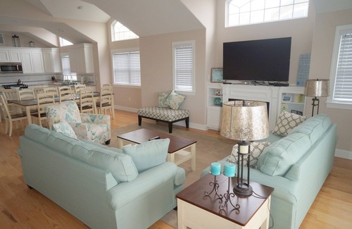 Sea Isle City Maison | Téléviseur intelligent 55 pouces avec table de jeu et réfrigérateur supplémentaire. Grande terrasse couverte a une vue sur l'océan.