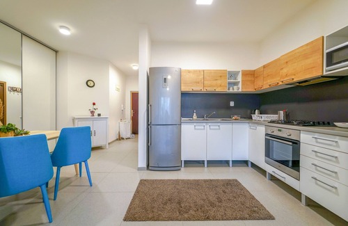 Ruzinov Appartement | Vesna Convenient Suite by CHORS