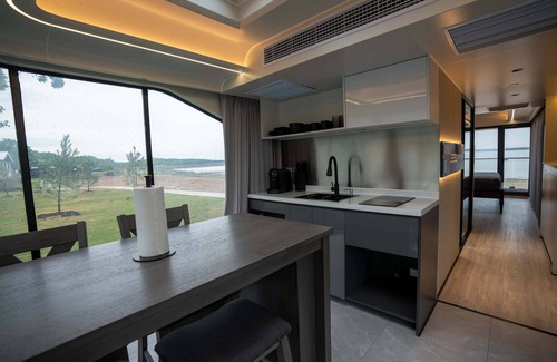 Bridgeport Maison | Vessel 7 - Designer Vessel by the Lake | Fire Pit Backyard Wi-Fi Ready