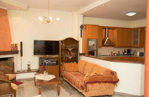 Serres Appartement | Veta's spacious central apartment