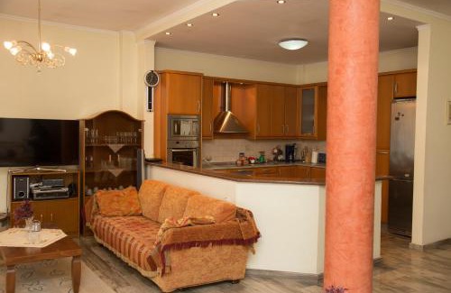 Serres Appartement | Veta's spacious central apartment