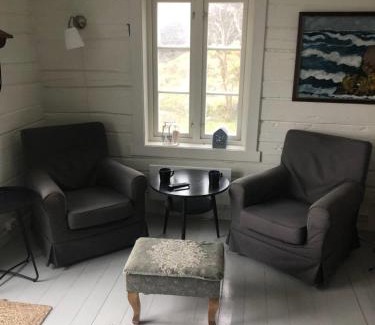 Ballstad Maison | Vettingstua, beautiful house down by the sea.
