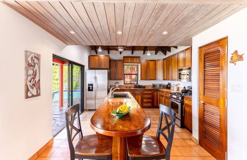 Great Mountain Villa | Paradiso Ocean View. A perfect getaway. 10 mins drive to Smugglers Cove Beach..