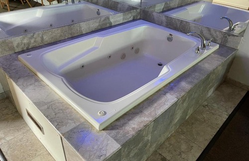 Lyons Hôtel | VIBE INN - WHIRLPOOLS SUITES - Lyons
