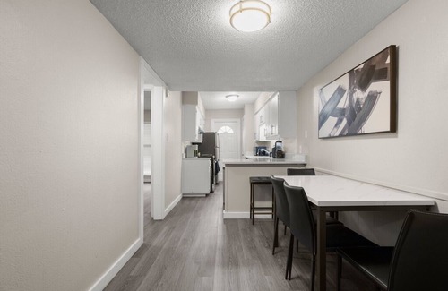 South Manchaca Appartement | Vibrant 1BR Apt 5 min to Downtown and Barton springs!