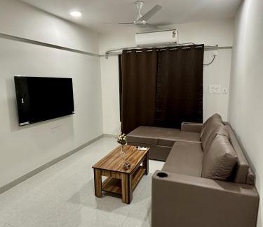 Santacruz Appartement | Vibrant 2 BHK Apartment Near Airport