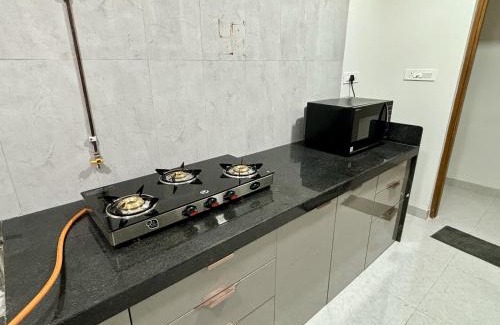Santacruz Appartement | Vibrant 2 BHK Apartment Near Airport