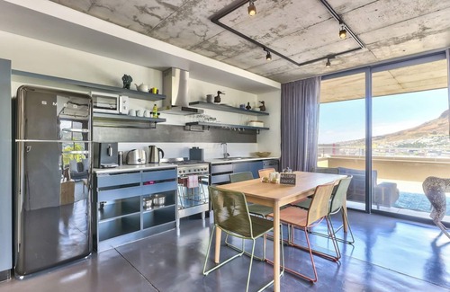 Flora Park Appartement | Vibrant 3Bedroom | Bo Kaap | Mountain and City Views