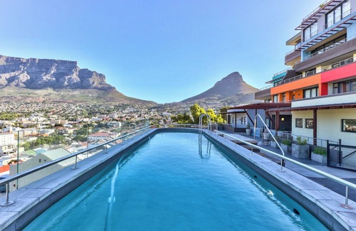 Flora Park Appartement | Vibrant 3Bedroom | Bo Kaap | Mountain and City Views