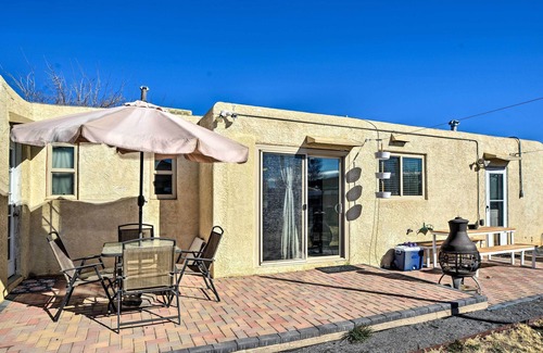 Montgomery Park Cottage | Vibrant ABQ Adobe Den: Mtn Views, Walk to Park!