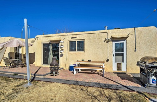 Montgomery Park Cottage | Vibrant ABQ Adobe Den: Mtn Views, Walk to Park!