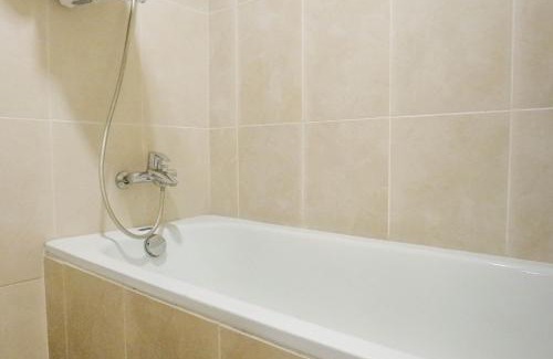 Surabaya Appartement | Vibrant and Luxurious 2BR Apartment at Trillium Residence Surabaya By Travelio