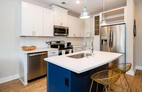 Plaza Midwood Appartement | Vibrant and Spacious 1BR w Pool Parking and Gym