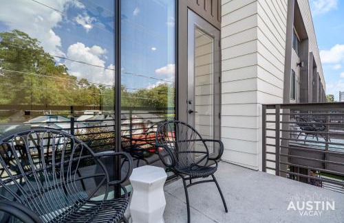 East Cesar Chavez Appartement | Vibrant Austin Studio Balcony plus Parking and Wi-Fi