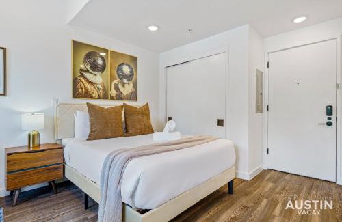 East Cesar Chavez Appartement | Vibrant Austin Studio Balcony plus Parking and Wi-Fi