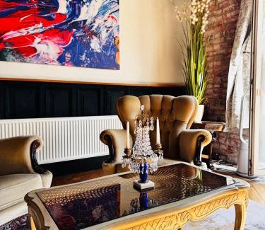 Liepaja Appartement | Vibrant Downtown Studio Oasis
