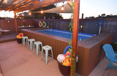 Lincoln Acres Maison | Vibrant, entertaining, & cozy spacious home with artistic flare!