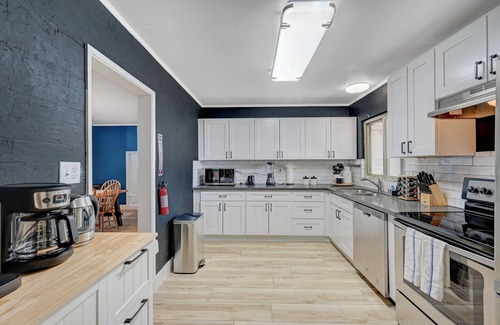 Henderson Maison | Vibrant Family Home With Pool