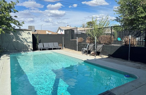 Henderson Maison | Vibrant Family Home With Pool