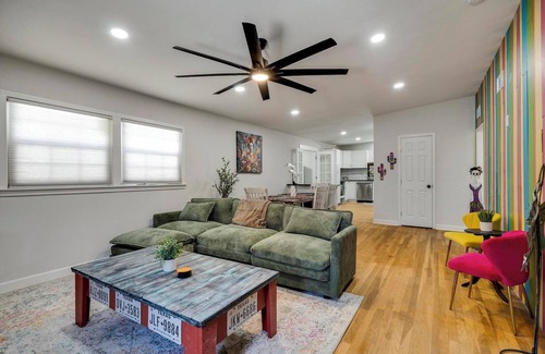Shearer Hills - Ridgeview Maison | Vibrant Fiesta-Style Retreat