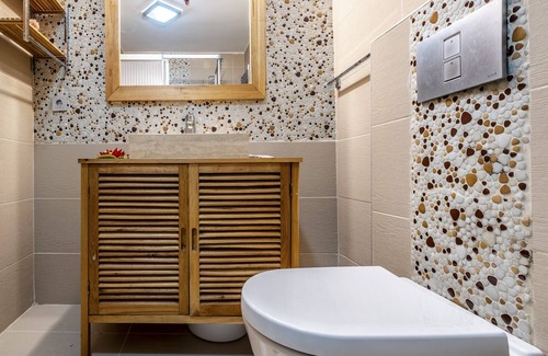 Ust Bostanci Appartement | Vibrant Flat with Balcony in Atasehir