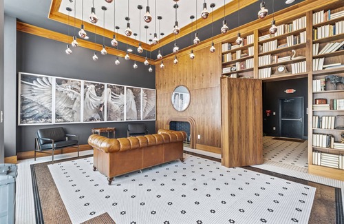 Newbold Appartement | Vibrant King Bed Condo w/Rooftop Lounge, Gym, and Close to the Stadiums