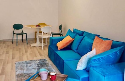 Sector 3 Appartement | Vibrant “Little Jewellery” Flat
