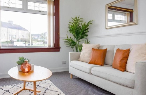 Shotts Appartement | Vibrant & Modern 2-BR Apartment between GLA/EDI!