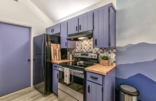 Lenexa Maison | Vibrant remodeled 3 bedroom townhome