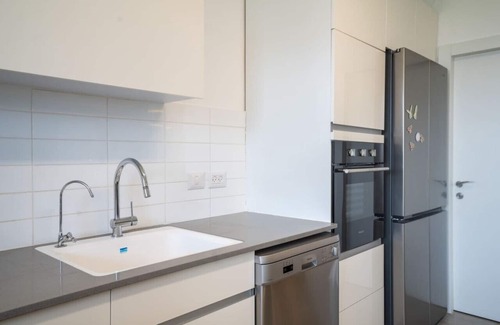 Nahariya Appartement | Vibrant Seaside Stay with Balcony by Sea N' Rent