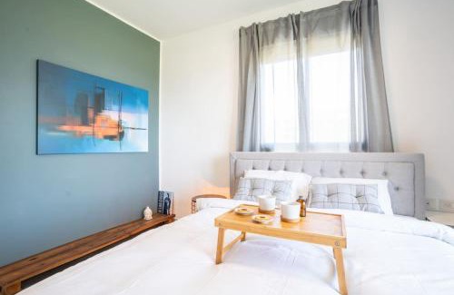 Nahariya Appartement | Vibrant Seaside Stay with Balcony by Sea N' Rent