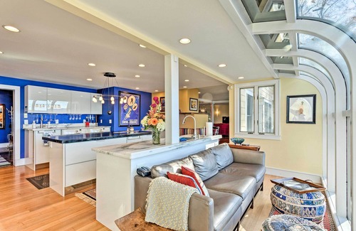 Sterling Maison | Vibrant Sterling Lakefront Lodge w/ Kayaks