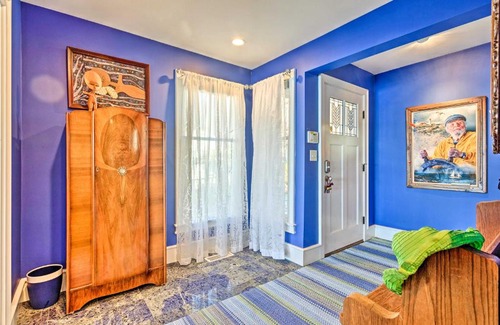 Sterling Maison | Vibrant Sterling Lakefront Lodge with Kayaks
