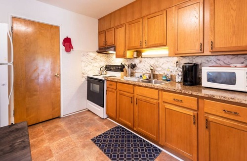 Ann Arbor Maison | Vibrant, Sunny, & Cozy 2BR Duplex! Welcome!