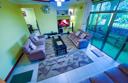 Shanzu Appartement | Vibrant vacation apartment at Shanzu