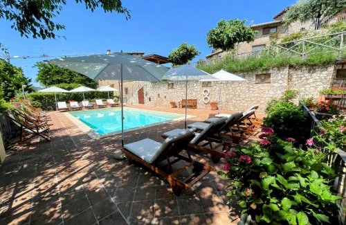Strettura Maison | Vicolo - sleeps 5 with air con, wifi, balcony for dining and pool
