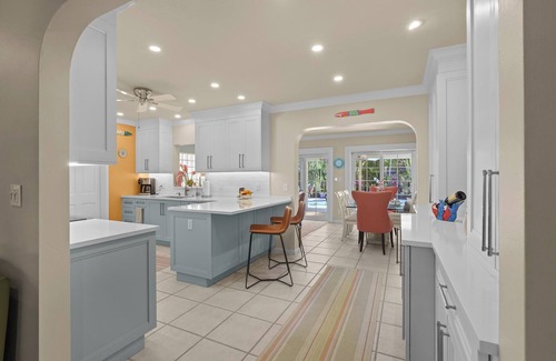 Victoria Park Maison | Tropical / luxuriant / privé avec piscine / spa d'eau salée chauffée dans le magnifique parc Victoria.