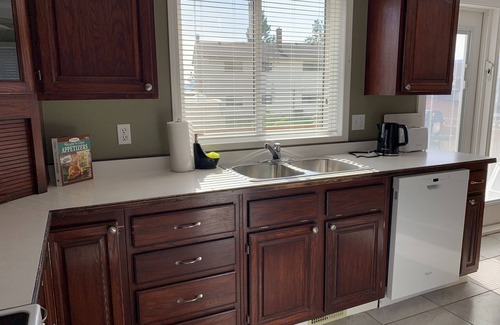 Central Okanagan Maison | Victoria St BNB in Peachland BC - 5 mins from the beach