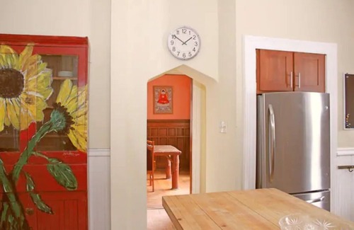 Bloomfield Maison | Victorian 1BR : King Bed : Fantastic Location