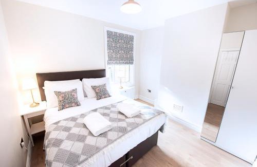 Walthamstow Appartement | Victorian 2 Bedroom Flat, King Beds, Free WiFi, Near Shops & Transport, E17