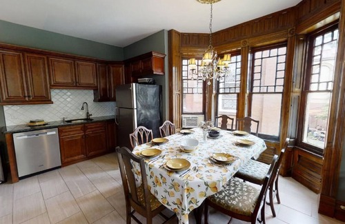 Jim Thorpe Maison | Victorian Balcony Level in the heart of historic Jim Thorpe
