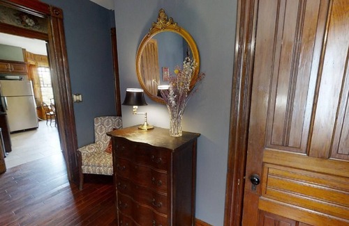 Jim Thorpe Maison | Victorian Balcony Level in the heart of historic Jim Thorpe