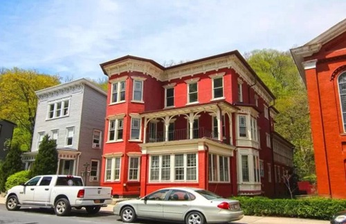 Jim Thorpe Maison | Victorian Balcony Level in the heart of historic Jim Thorpe