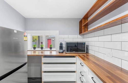 Ballarat Cottage | Victorian Charm meets Modern Ease near Lake and CBD