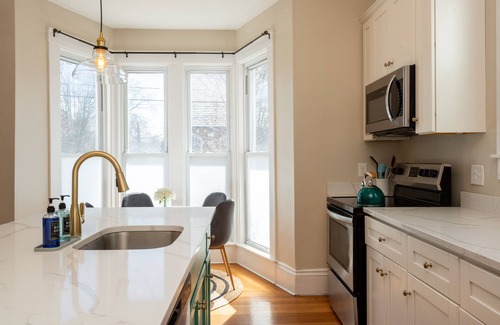 Lynn Appartement | Victorian Diamond 1st floor Unit near Atlantic coast, Boston, & Salem