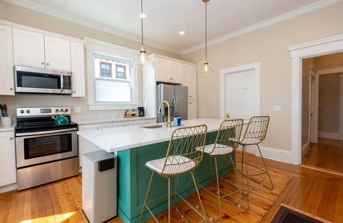 Lynn Appartement | Victorian Diamond 1st floor Unit near Atlantic coast, Boston, & Salem