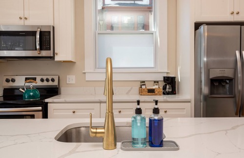 Lynn Appartement | Victorian Diamond 1st floor Unit near Atlantic coast, Boston, & Salem